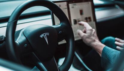 Interior de un Tesla Model 3.