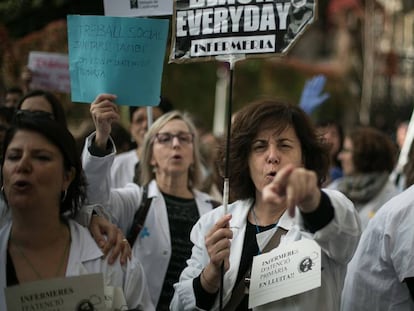 Diverses doctores manifestant-se a Barcelona durant una de les jornades de vaga el novembre del 2018.