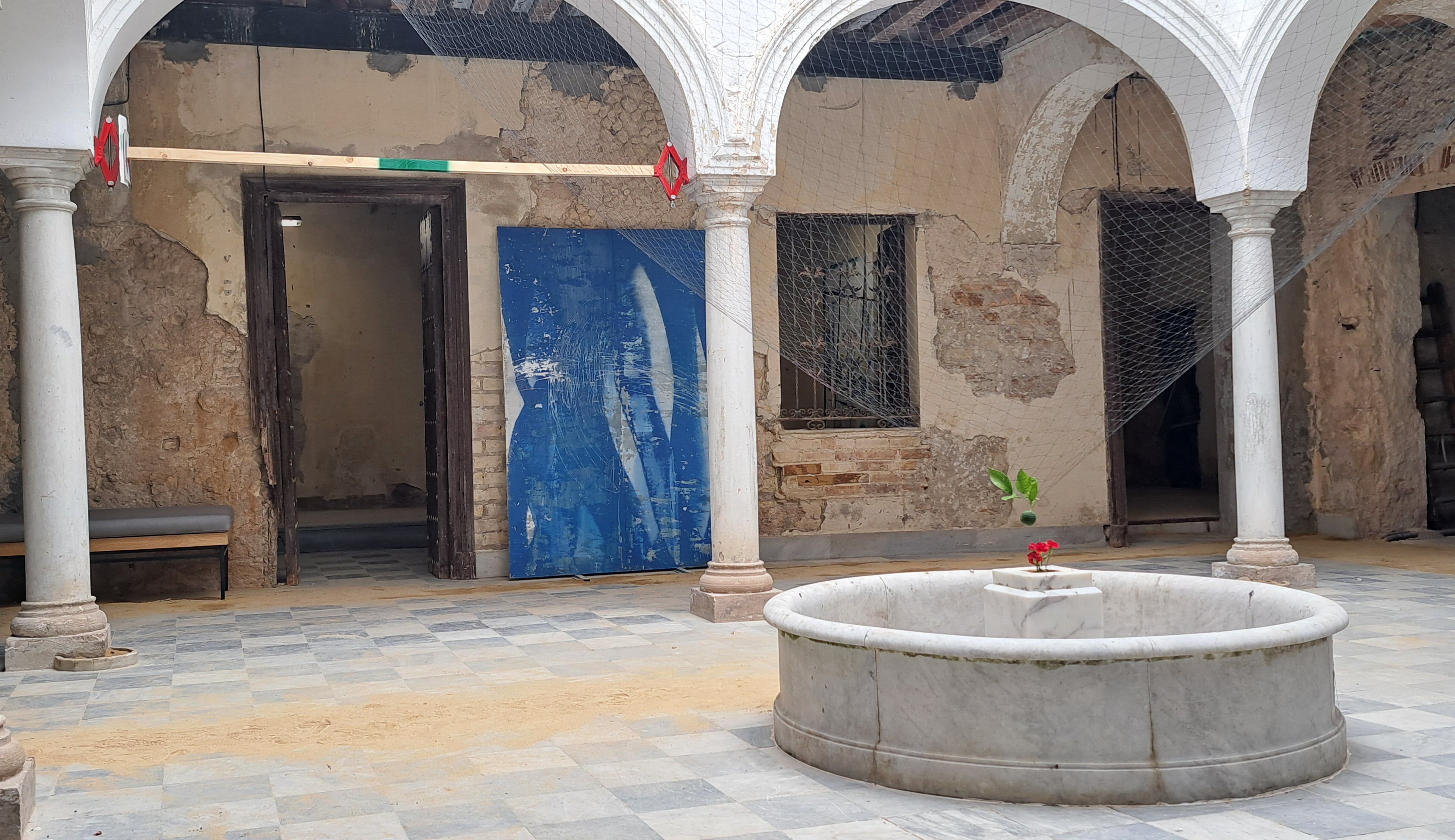 Arte de vanguardia entre las ruinas del palacio abandonado de la escritora Fernán Caballero