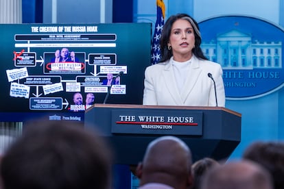 La directora nacional de Inteligencia, Tulsi Gabbard, este miércoles, durante su comparecencia en la Casa Blanca para implicar a Obama en "el bulo de la trans rusa".