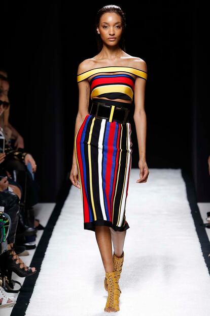 balmain juega a enseñar esconder