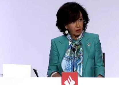 La presidenta de Banco Santander, Ana Patricia Botín, en la junta general de accionistas celebrada en octubre de 2020.
 