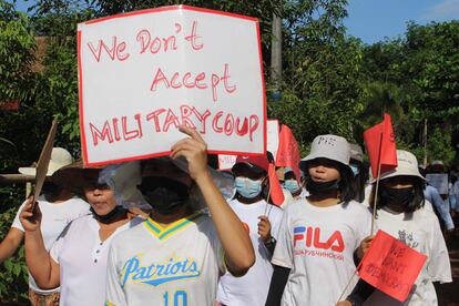 Manifestantes contra la junta militar este lunes en la ciudad birmana de Dawei