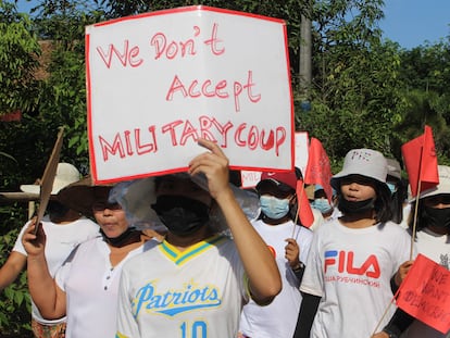 Manifestantes contra la junta militar este lunes en la ciudad birmana de Dawei