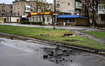 Restos de un proyectil en las calles de Severodonetsk, en la región ucrania de Donbás, el 13 de abril.