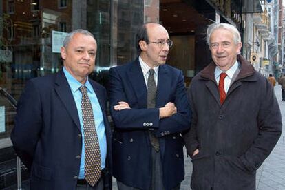 Gonzalo Santonja, Francisco Rico y Anthony Close, ayer en Valladolid.