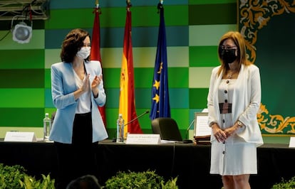 La presidenta de la Comunidad de Madrid, Isabel Díaz Ayuso, ha presidido la toma de posesión de la profesora Amaya Mendikoetxea, que será la nueva rectora de la universidad madrileña.