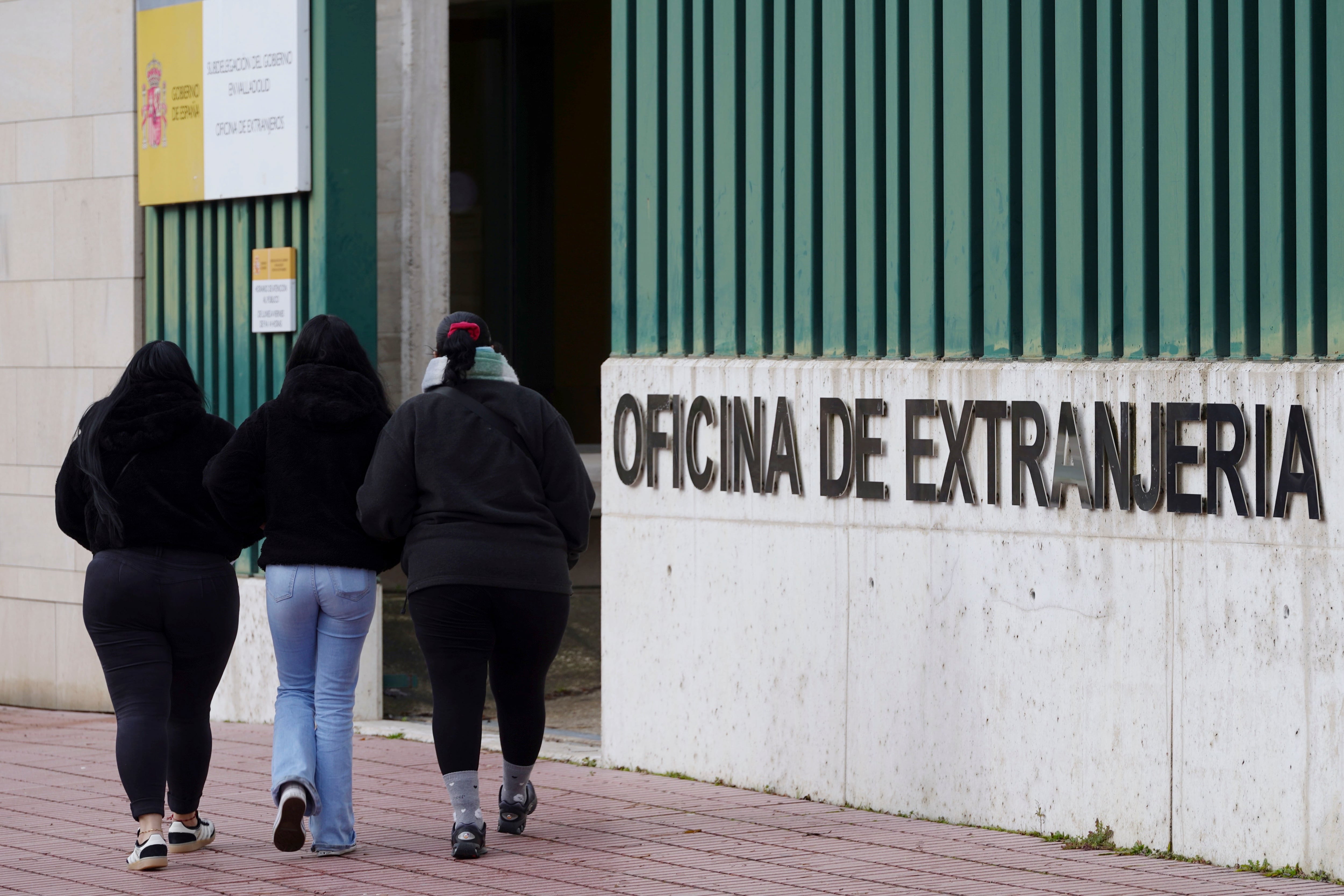 CC OO convoca una huelga indefinida en Extranjería en pleno proceso de regularización de inmigrantes