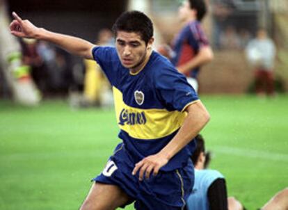 El hasta ahora jugador del Boca Juniors argentino, Juan Román Riquelme, se incorporará la próxima temporada al FC Barcelona.