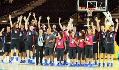 Los voluntarios de la sede de Bilbao se despiden del Mundial de Baloncesto celebrado en el Bilbao Exhibition Center (BEC).