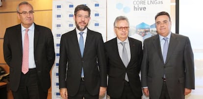 El presidente de Puertos del Estado, Jos&eacute; Llorca; el secretario de Estado de Energ&iacute;a, Alberto Nadal; el director general de Energ&iacute;a de la Comisi&oacute;n Europea, Dominique Ristori, y Presidente de Enag&aacute;s, Antonio Llard&eacute;n.