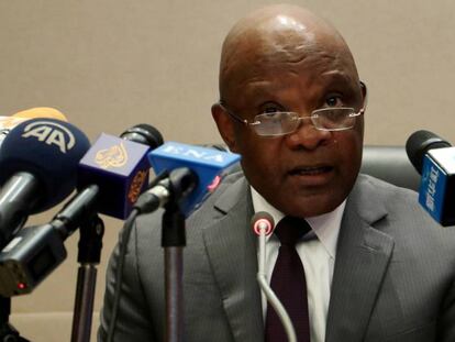 John Nkengasong, director del Centro de Control de Enfermedades de África, en una rueda de prensa en la sede de la Unión Africana, en Adís Abeba.