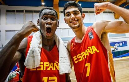 Garuba y Aldama, en 2019, tras proclamarse campeones de Europa sub18. fiba