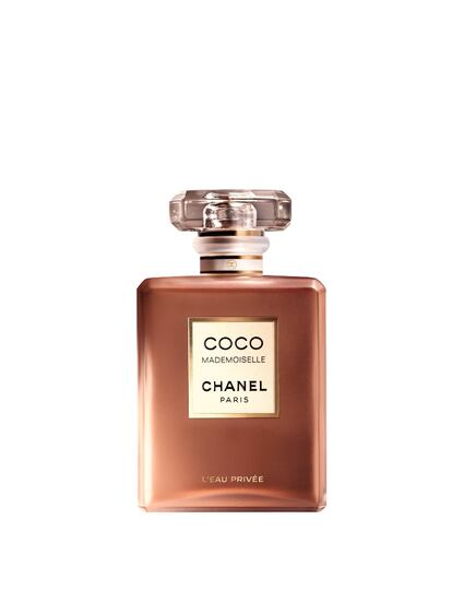 Coco Maemoiselle L'Eau Privée. El uso del perfume para encandilar a los otros toca a su fin. Las firmas juntan las notas olfativas para el disfrute personal. La última versión de este clásico moderno de Chanel (113 €, 100 ml.) busca reconfortar e invitar a la relajación.