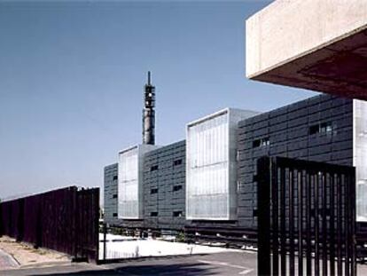 Edificio de oficinas de Sogecable, en Tres Cantos, proyectado por César Ruiz Larrea y Antonio Gómez.