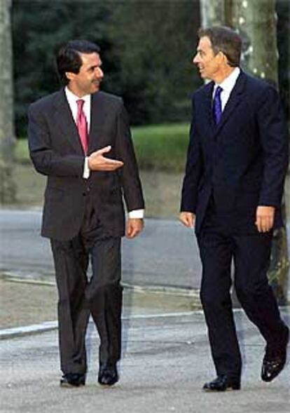 José María Aznar y Tony Blair, en La Moncloa en enero de 2003.