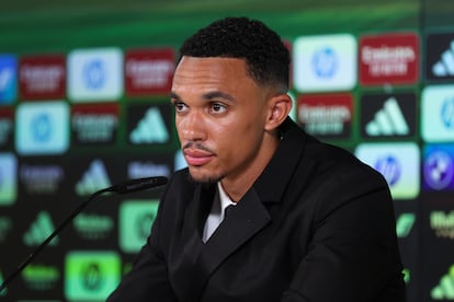 Trent Alexander-Arnold en la presentación como nuevo jugador del Real Madrid.