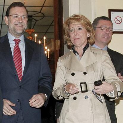 Mariano Rajoy, Esperanza Aguirre y Alberto Ruiz-Gallardón, antes del desayuno informativo de Forum Nueva Economía