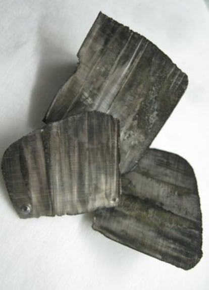 Trozos de litio metálico de la colección Dennis S.K.
