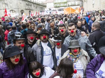 Manifestantes en la plaza de A Quintana