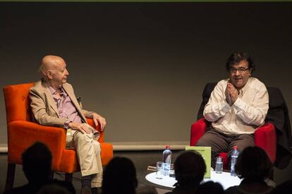 Jorge Edwards (esquerda) e Javier Cercas no Festival Puerto de Ideas em Valparaíso (Chile).