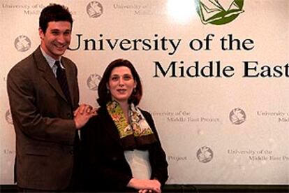 Ron Rubin y Hala Tawil, fundadores de la Universidad de Oriente Próximo, ayer, en Madrid.