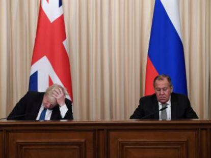 En un encuentro con su homólogo ruso, Boris Johnson asegura que quiere  mejorar las relaciones  entre los dos países, que ahora se encuentran en un  estado lamentable 