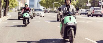 Prueba de los scooters eléctricos que lanzará Bosch en verano en Madrid
