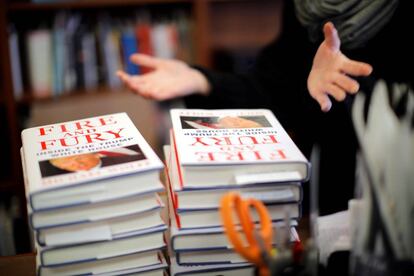 El libro Fuego y furia se amontona en las librerías.