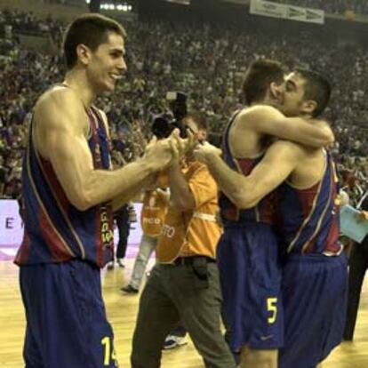 De la Fuente aplaude mientras Nacho Rodríguez y Navarro celebran el título abrazándose.