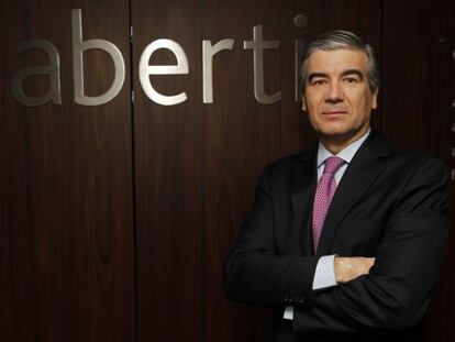El consejero delegado de Abertis, Francisco Reynés, en las oficinas de la compañía en Madrid.