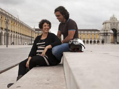 Clelia Bettini y Ricardo Alves en la Plaza del Comercio de Lisboa.