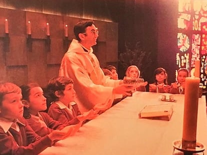 Foto de la portada del disco 'La misa es una fiesta: cantos para las misas con niños', de Cesáreo Gabaráin.