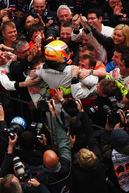 El equipo de Mercedes felicita a Hamilton por su victoria en el Gran Premio de Alemania
