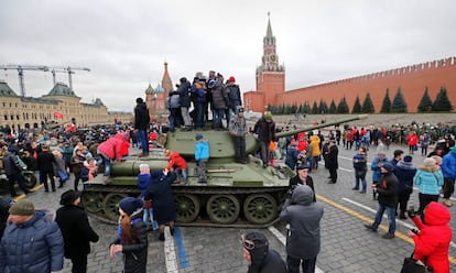 Celebraciones del centenario de la Revolución de Octubre en la Plaza Roja en Moscú (Rusia).