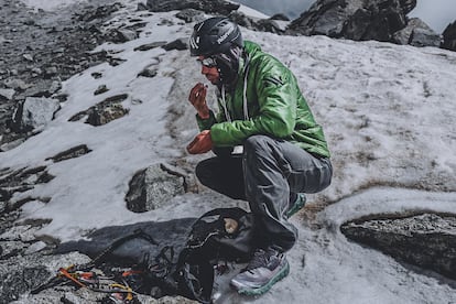 Kílian Jornet eats during stage 12 of his challenge.