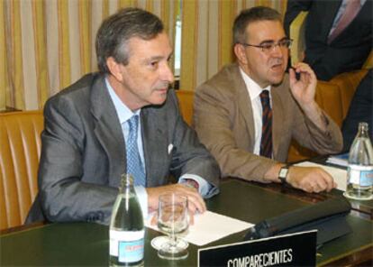 El ex director del CNI, junto al presidente de la comisin, Paulino Rivero.