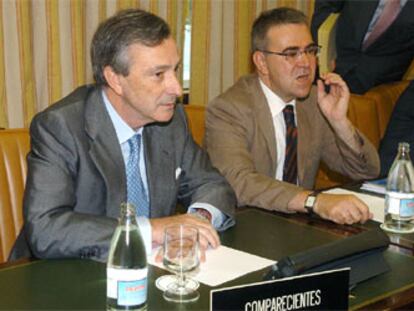 El ex director del CNI, junto al presidente de la comisión, Paulino Rivero.
