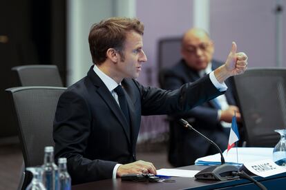 En la apertura participan los principales mandatarios de la UE —en la imagen, el presidente francés, Emmanuel Macron— y, aunque no estará en la inauguración, también acudirá a la cumbre de Sharm el Sheij a finales de semana Joe Biden, presidente de Estados Unidos. Sin embargo, no participarán presencialmente los máximos líderes de China, India y Rusia. Esto no supone que estos países no vayan a acudir a la cumbre, ya que sí estarán en las negociaciones sus ministros y delegados. Las naciones más vulnerables son las que más presionan para que en esta cumbre se puedan sentar las bases para el establecimiento de un mecanismo o fondo de compensación con una financiación.