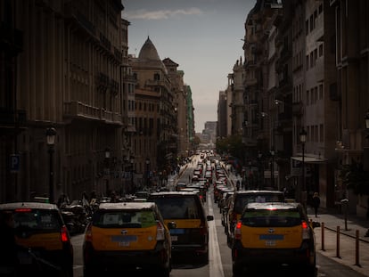 Protesta convocada por Élite Taxi en marzo en Barcelona contra la llegada de Uber.