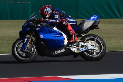 El piloto español Augusto Férnandez entrenando en el Misano Adriático con Yamaha este viernes.