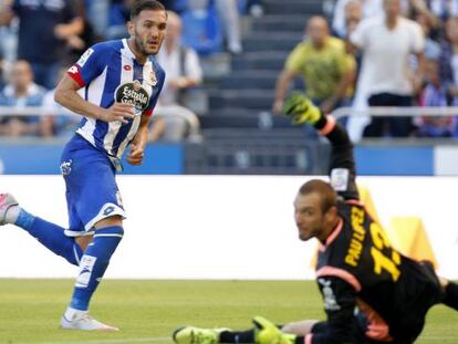 Lucas Pérez marca el segundo del Deportivo al Espanyol.