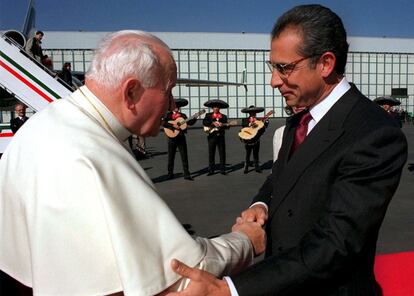 Del 22 al 26 de enero de 1999, el Papa Juan Pablo II realizó su cuarta visita. Fue recibido en el aeropuerto por el entonces presidente Ernesto Zedillo. En esa ocasión, Wojtyla, de 79 años, solo recorrió la capital mexicana.