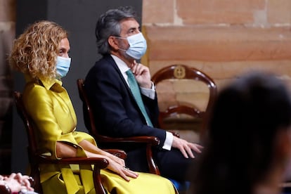 El presidente del Consejo General del Poder Judicial, Carlos Lesmes, sentado junto a la presidenta del Congreso, Meritxell Batet, durante la ceremonia de entrega de los Premios Princesa de Asturias celebrados este viernes en Oviedo.