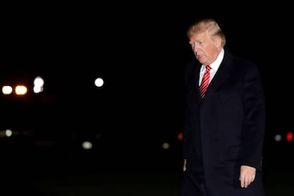 Trump, la noche del domingo al llegar a la Casa Blanca