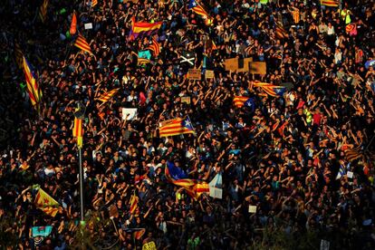 Manifestación en la plaza de la Universidad de Barcelona, dos días después del referéndum ilegal independentista.