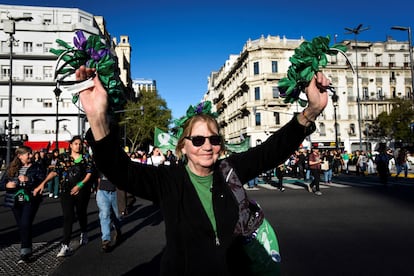 Mujeres protestan en las calles de Buenos Aires (Argentina), por un aborto seguro, gratuito y legal.