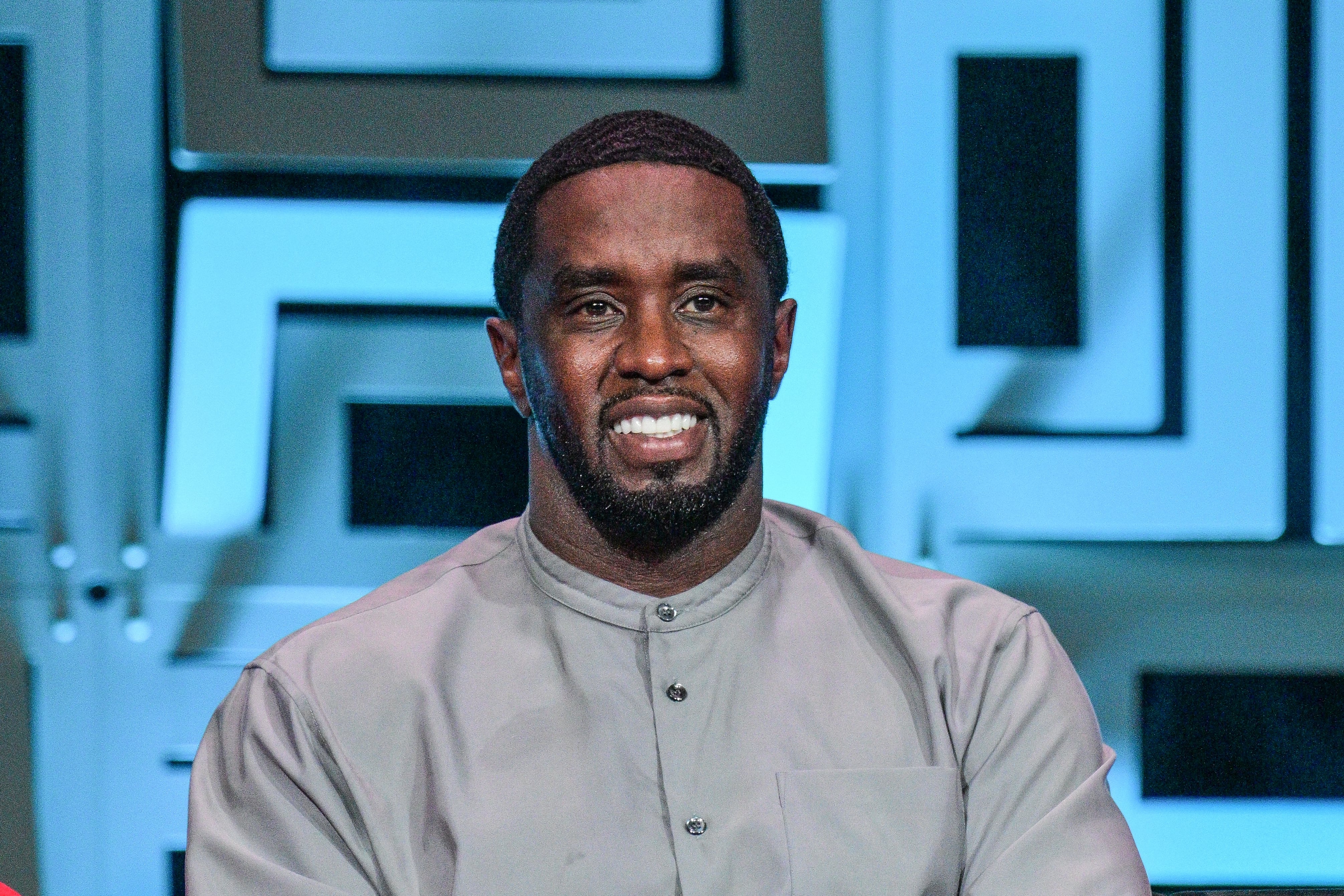 El juez del caso de Sean Combs expulsa a uno de los miembros del jurado por su falta de “honestidad”