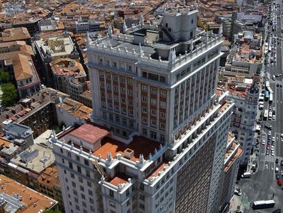 El rascacielos de la plaza de Espa&ntilde;a, desde la vecina Torre de Madrid.