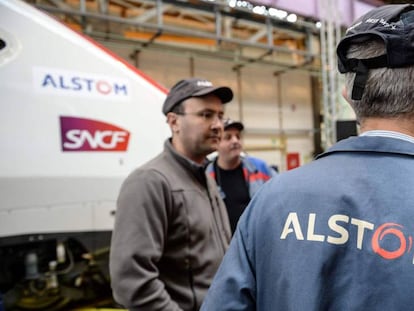 Trabajadores del tren de alta velocidad de Alstom en Belfort, al este de Francia